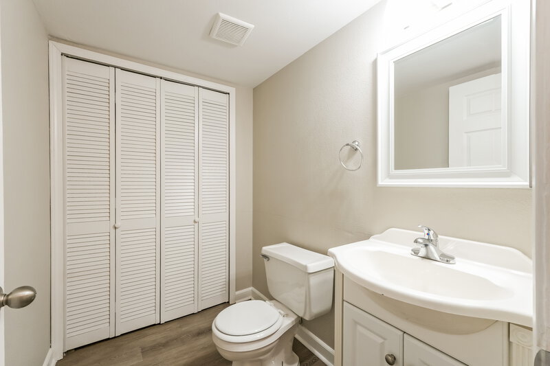 1,975/Mo, 3165 Post Oak Dr Colorado Springs, CO 80916 Bathroom View 2