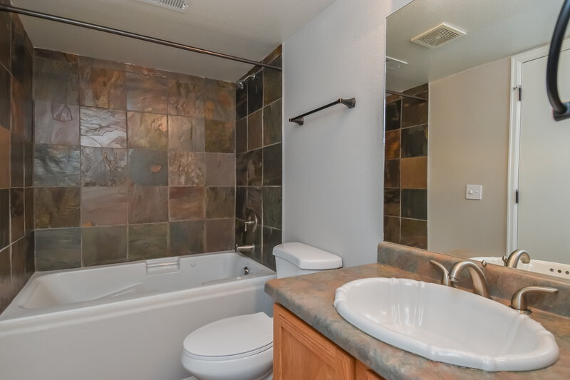 2,545/Mo, 4682 Skywriter Cir Colorado Springs, CO 80922 Bathroom View
