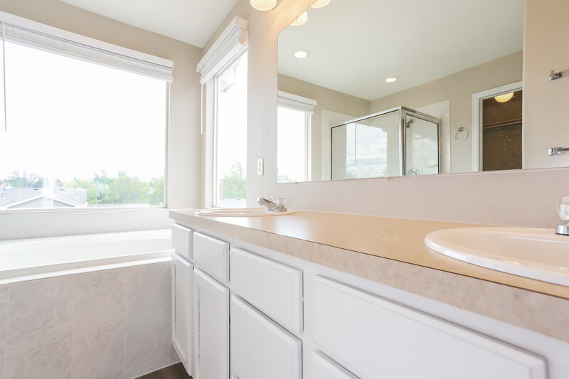 3,550/Mo, 3846 E 124th Ave Thornton, CO 80241 Main Bathroom View