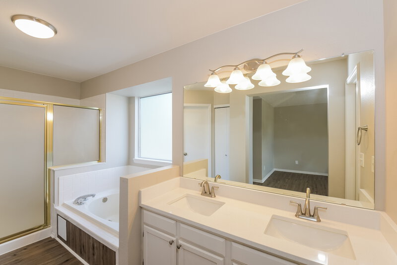 3,330/Mo, 5395 S Jebel Way Centennial, CO 80015 Main Bathroom View