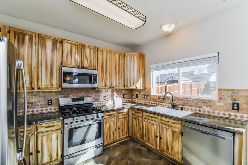 2,210/Mo, 5292 Mountain Air Cir Colorado Springs, CO 80916 Kitchen View