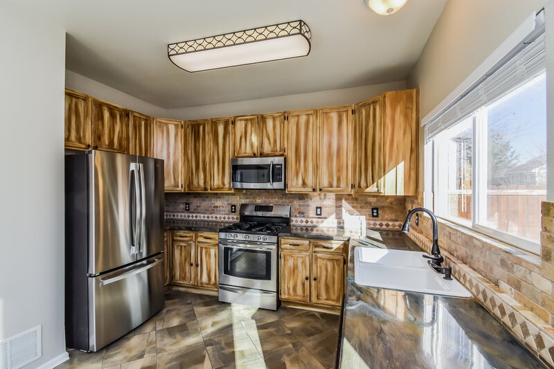 2,210/Mo, 5292 Mountain Air Cir Colorado Springs, CO 80916 Kitchen View 2