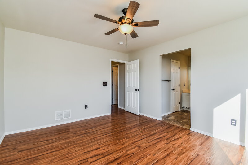 2,210/Mo, 5292 Mountain Air Cir Colorado Springs, CO 80916 Main Bedroom View 2