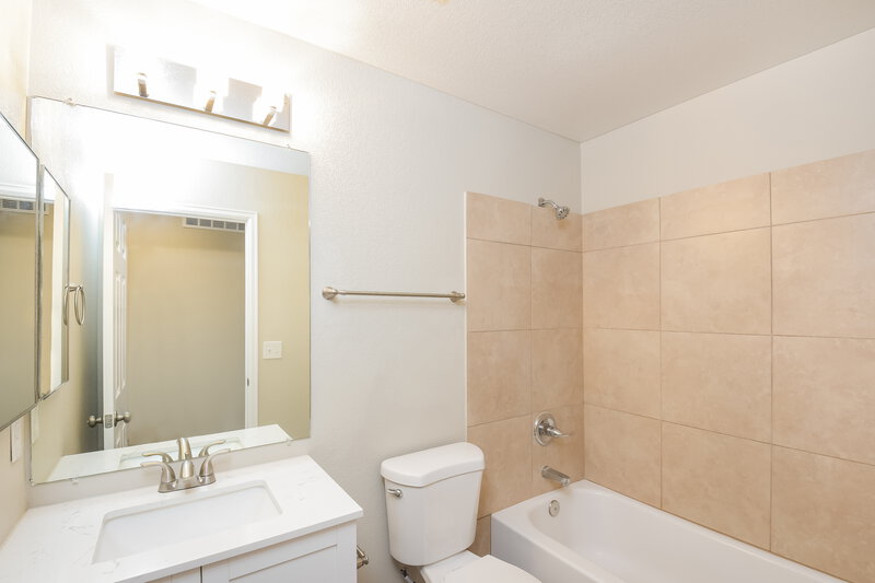 3,390/Mo, 1158 Lark Ln Brighton, CO 80601 Main Bathroom View