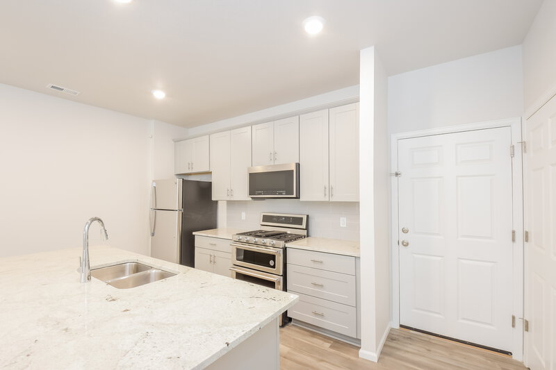 2,795/Mo, 13971 Vispo Way Broomfield, CO 80020 Kitchen View