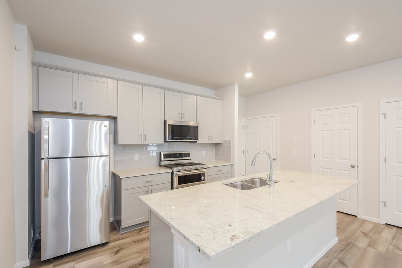 2,795/Mo, 13971 Vispo Way Broomfield, CO 80020 Kitchen View 3