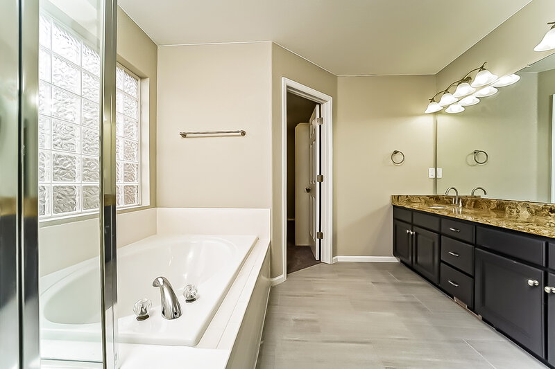 3,445/Mo, 17151 E 104th Pl Commerce City, CO 80022 Main Bathroom View