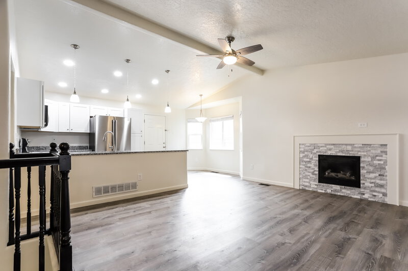 2,825/Mo, 8480 S Upham Way Littleton, CO 80128 Living Room View