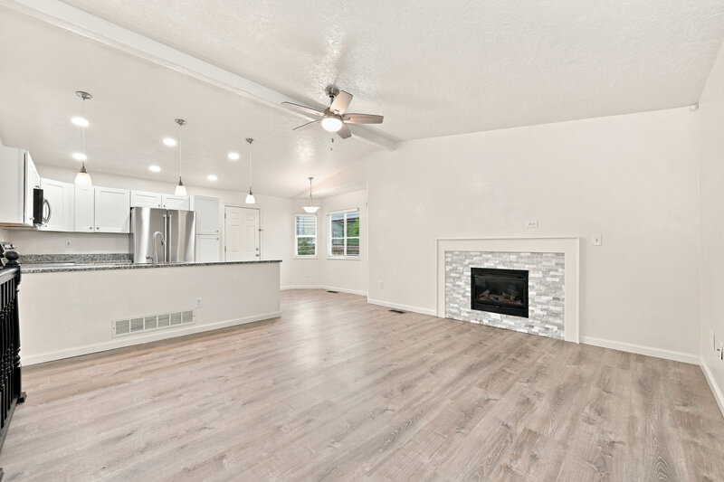 3,090/Mo, 8480 S Upham Way Littleton, CO 80128 Living Room View