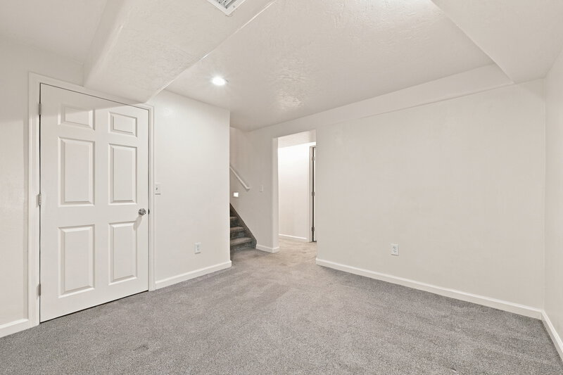 3,090/Mo, 8480 S Upham Way Littleton, CO 80128 Family Room View 2