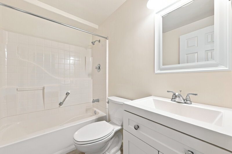 3,090/Mo, 8480 S Upham Way Littleton, CO 80128 Bathroom View 2