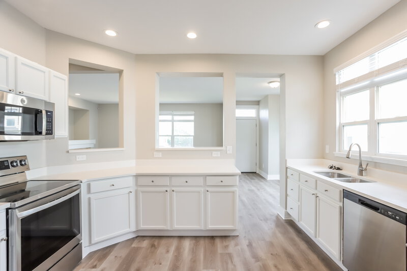 3,550/Mo, 19229 E Caspian Pl Aurora, CO 80013 Kitchen View 2