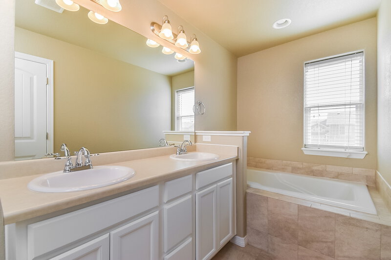 4,430/Mo, 6165 Fiddle Way Colorado Springs, CO 80925 Main Bathroom View