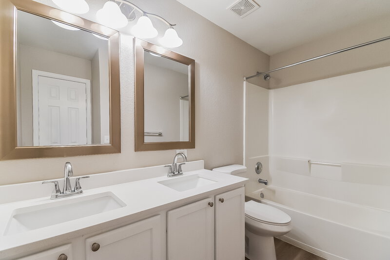 2,195/Mo, 7242 Arrowroot Ave Colorado Springs, CO 80922 Main Bathroom View