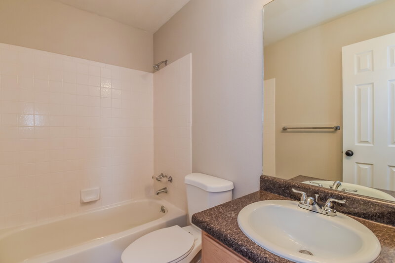 2,530/Mo, 933 Daffodil St Fountain, CO 80817 Bathroom View