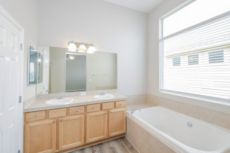 2,485/Mo, 11073 Nome St Commerce City, CO 80640 Main Bathroom View