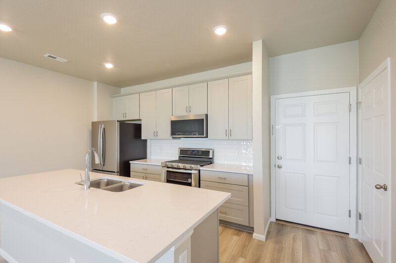 3,005/Mo, 13959 Vispo Way Broomfield, CO 80020 Kitchen View 3