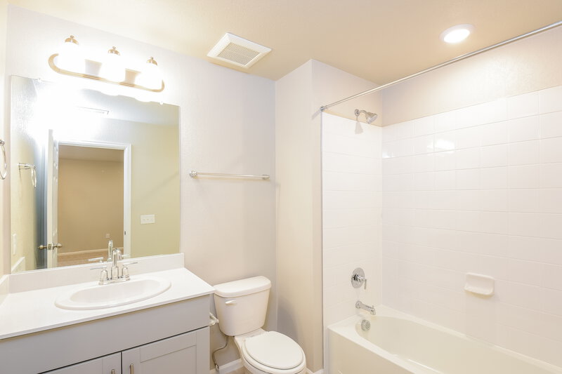 3,005/Mo, 13959 Vispo Way Broomfield, CO 80020 Bathroom View