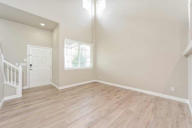 4,740/Mo, 24762 E Wyoming Cir Aurora, CO 80018 Living Room View