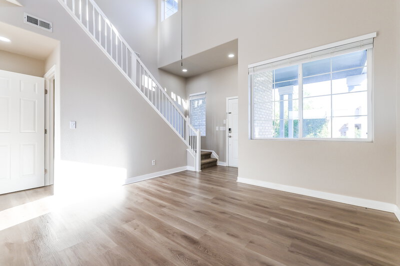 3,245/Mo, 24762 E Wyoming Cir Aurora, CO 80018 Living Room View 2