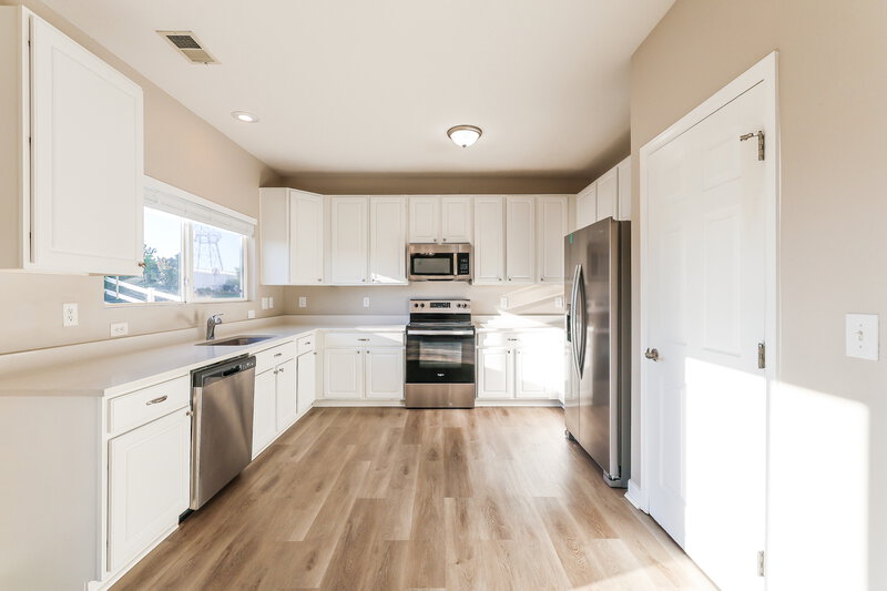 3,245/Mo, 24762 E Wyoming Cir Aurora, CO 80018 Kitchen View