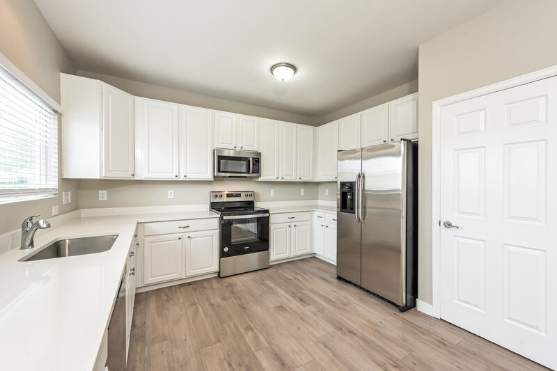 4,740/Mo, 24762 E Wyoming Cir Aurora, CO 80018 Kitchen View 2