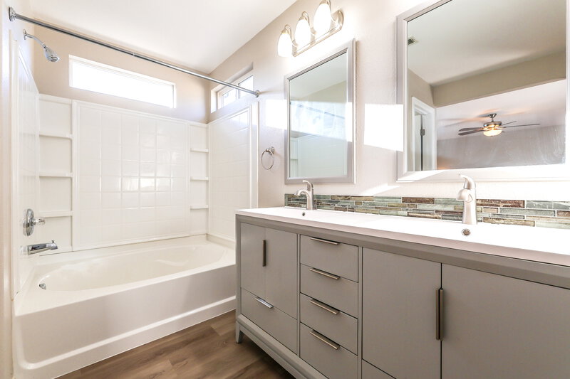 3,245/Mo, 24762 E Wyoming Cir Aurora, CO 80018 Main Bathroom View