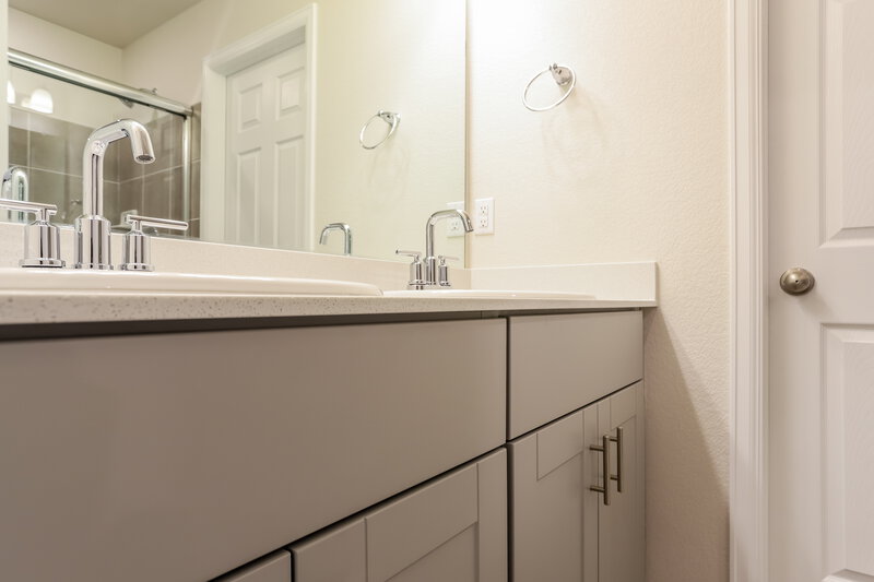 2,685/Mo, 5134 Bittercress Rd Brighton, CO 80640 Main Bathroom View