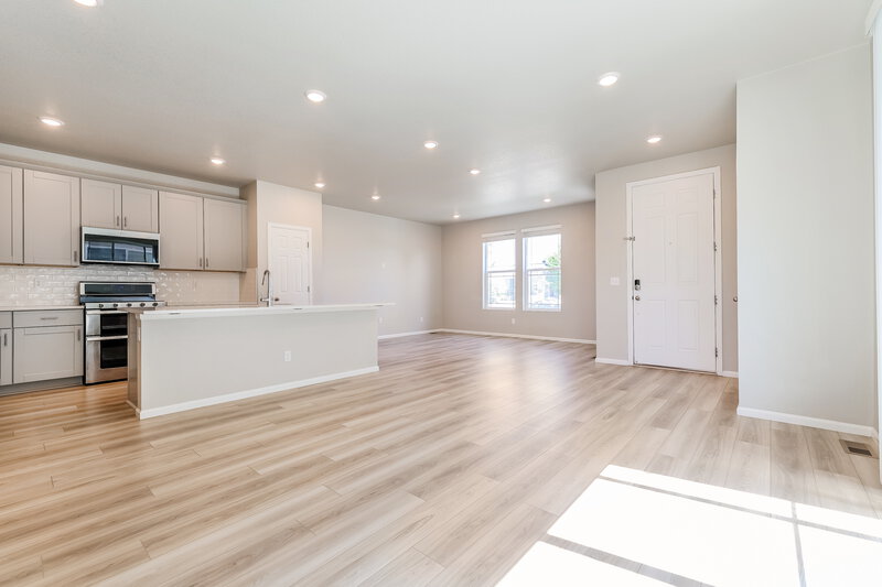 2,790/Mo, 5130 Bittercress Rd Brighton, CO 80640 Living Room View 2