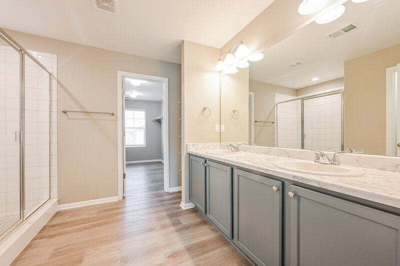 3,415/Mo, 3565 Makley Cir Castle Rock, CO 80104 Main Bathroom View