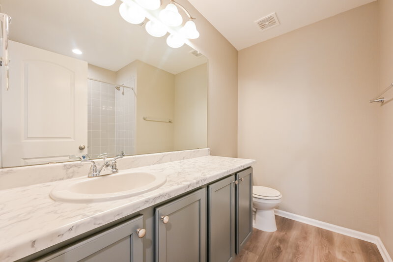 3,415/Mo, 3565 Makley Cir Castle Rock, CO 80104 Main Bathroom View 2