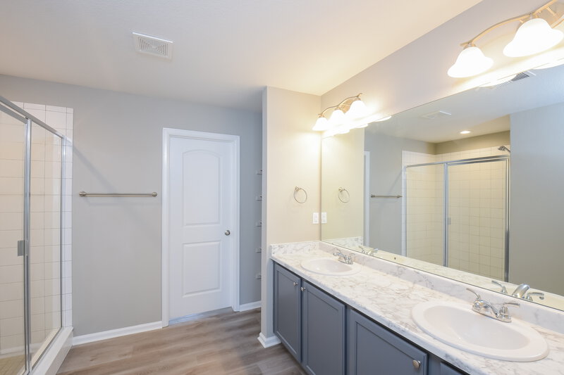 3,015/Mo, 3565 Makley Cir Castle Rock, CO 80104 Main Bathroom View