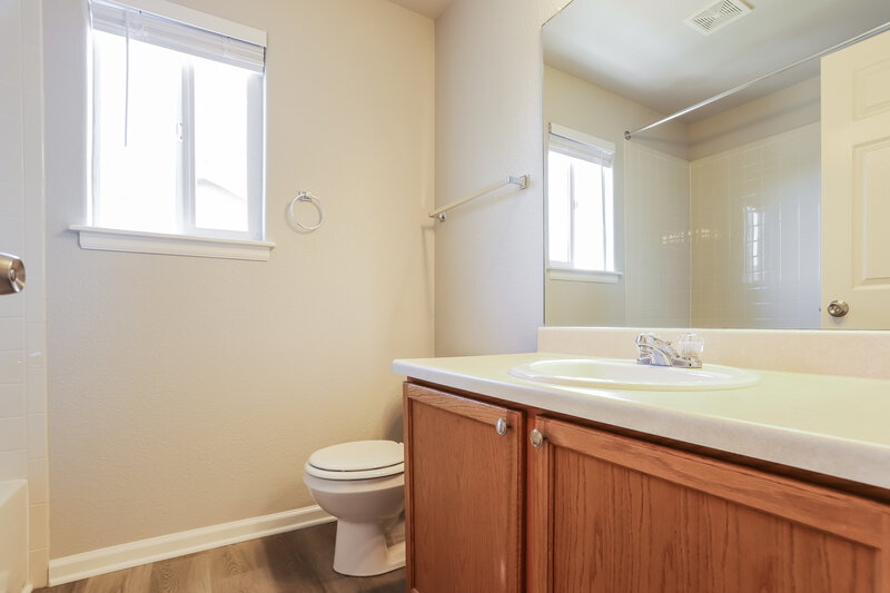 2,875/Mo, 10031 Wyandott Cir S Thornton, CO 80260 Bathroom View