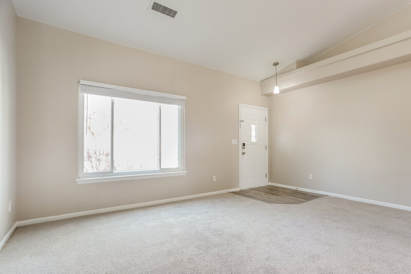 2,850/Mo, 4072 Ensenada St Denver, CO 80249 Family Room View