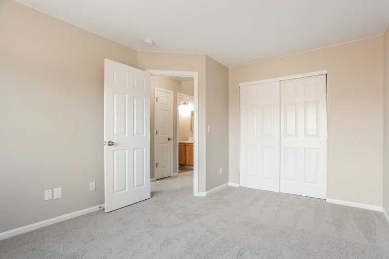 2,850/Mo, 4072 Ensenada St Denver, CO 80249 Bedroom View