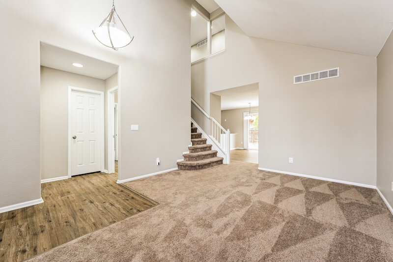 3,185/Mo, 4797 S Liverpool Cir Aurora, CO 80015 Living Room View