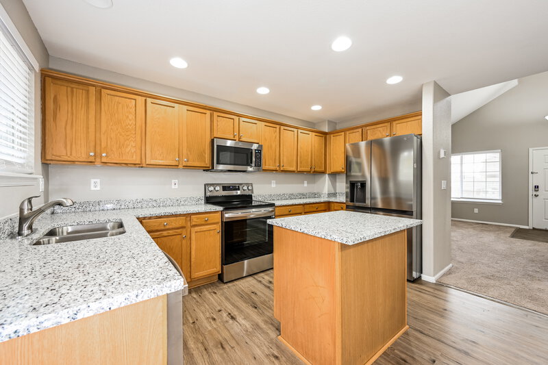 3,185/Mo, 4797 S Liverpool Cir Aurora, CO 80015 Kitchen View 2