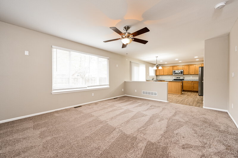 3,185/Mo, 4797 S Liverpool Cir Aurora, CO 80015 Family Room View 2