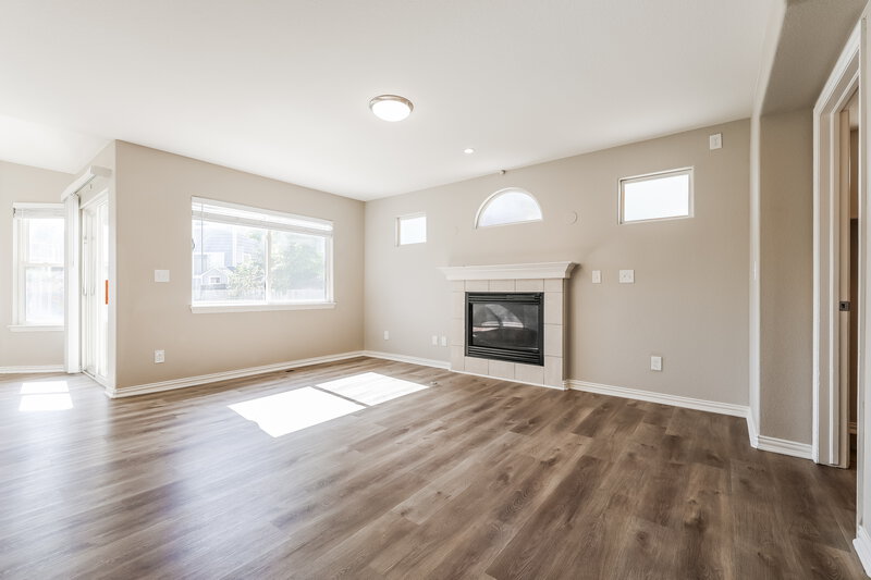 3,600/Mo, 2876 S Tower Way Aurora, CO 80013 Living Room View 4