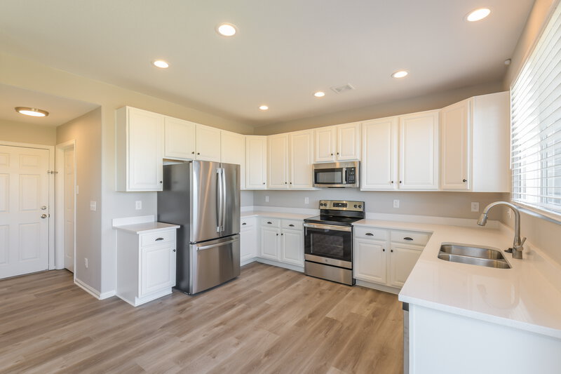 3,080/Mo, 3712 S Rome Way Aurora, CO 80018 Kitchen View 2