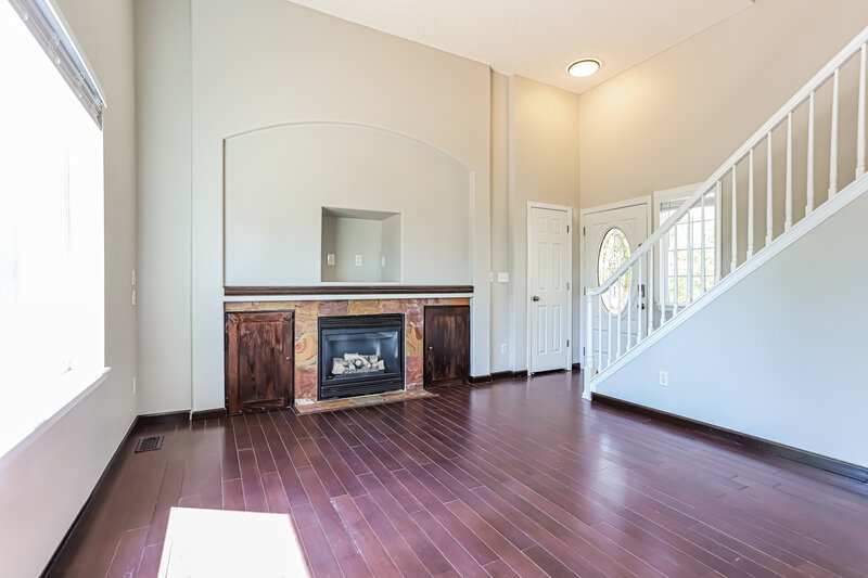 2,945/Mo, 4224 S Shawnee Ct Aurora, CO 80018 Living Room View
