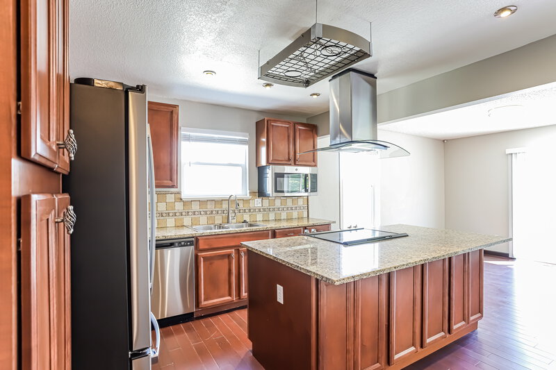 2,945/Mo, 4224 S Shawnee Ct Aurora, CO 80018 Kitchen View 2
