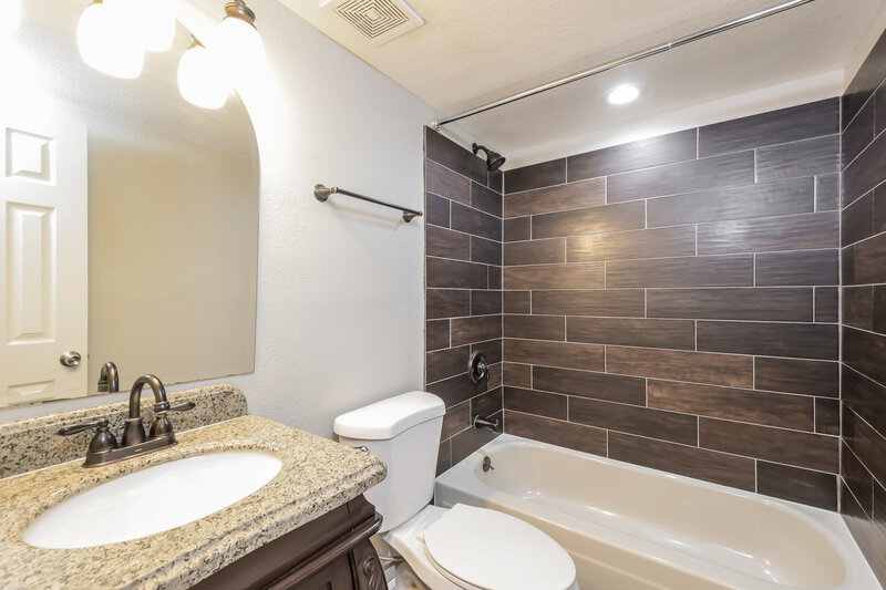 3,050/Mo, 10295 Quail St Westminster, CO 80021 Bathroom View