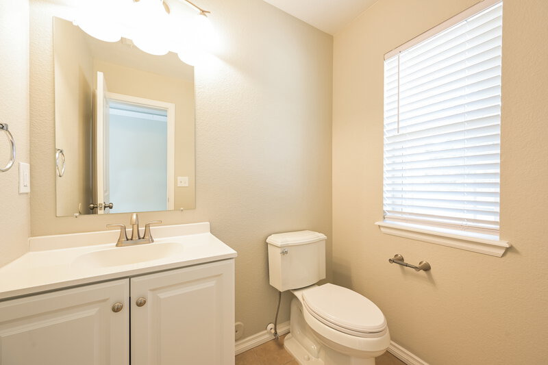 2,750/Mo, 4081 Delight Dr Castle Rock, CO 80109 Bathroom View 2