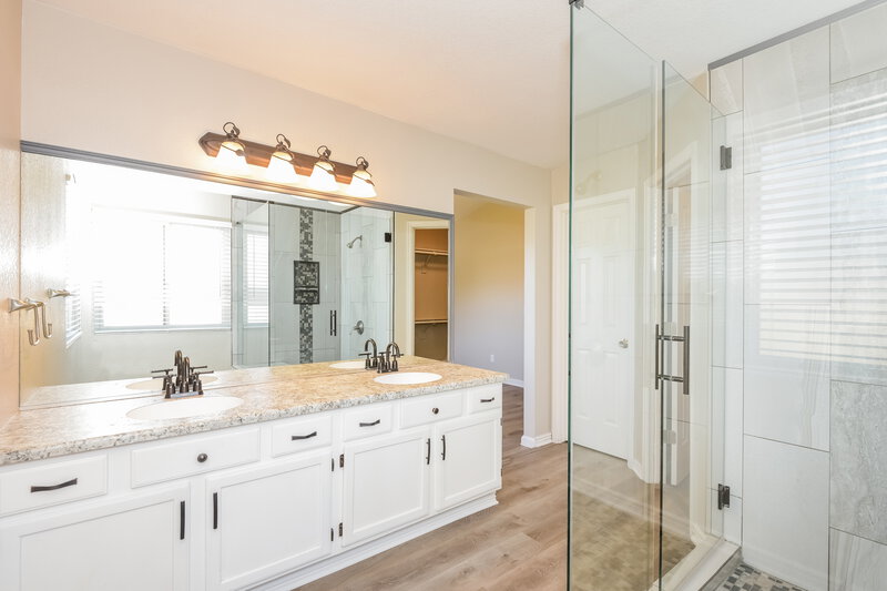 3,285/Mo, 19763 E Union Dr Centennial, CO 80015 Main Bathroom View