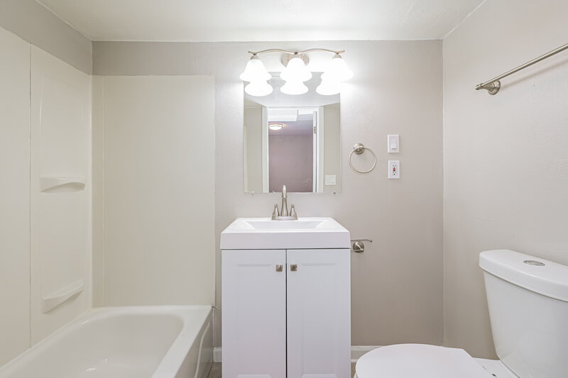2,795/Mo, 17704 E Bellewood Dr Aurora, CO 80015 Bathroom View