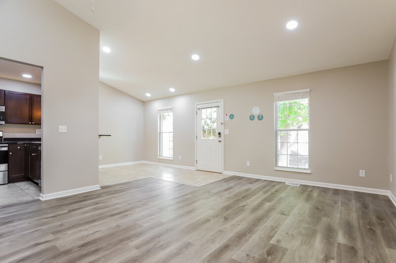 3,015/Mo, 19690 E Bates Dr Aurora, CO 80013 Living Room View 2