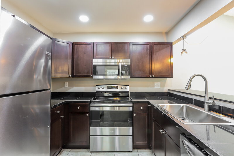 3,015/Mo, 19690 E Bates Dr Aurora, CO 80013 Kitchen View