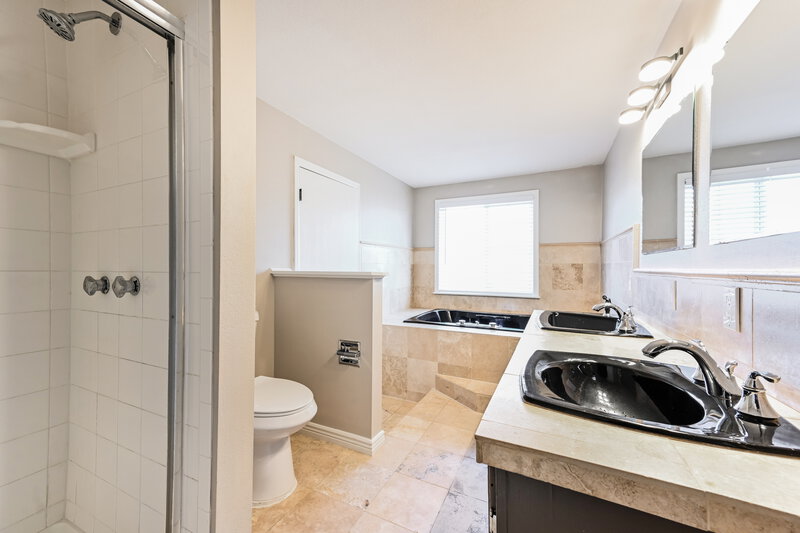 3,125/Mo, 8933 W Star Ave Littleton, CO 80128 Main Bathroom View