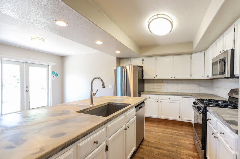 3,125/Mo, 19754 New Market Ct Parker, CO 80134 Kitchen View 2